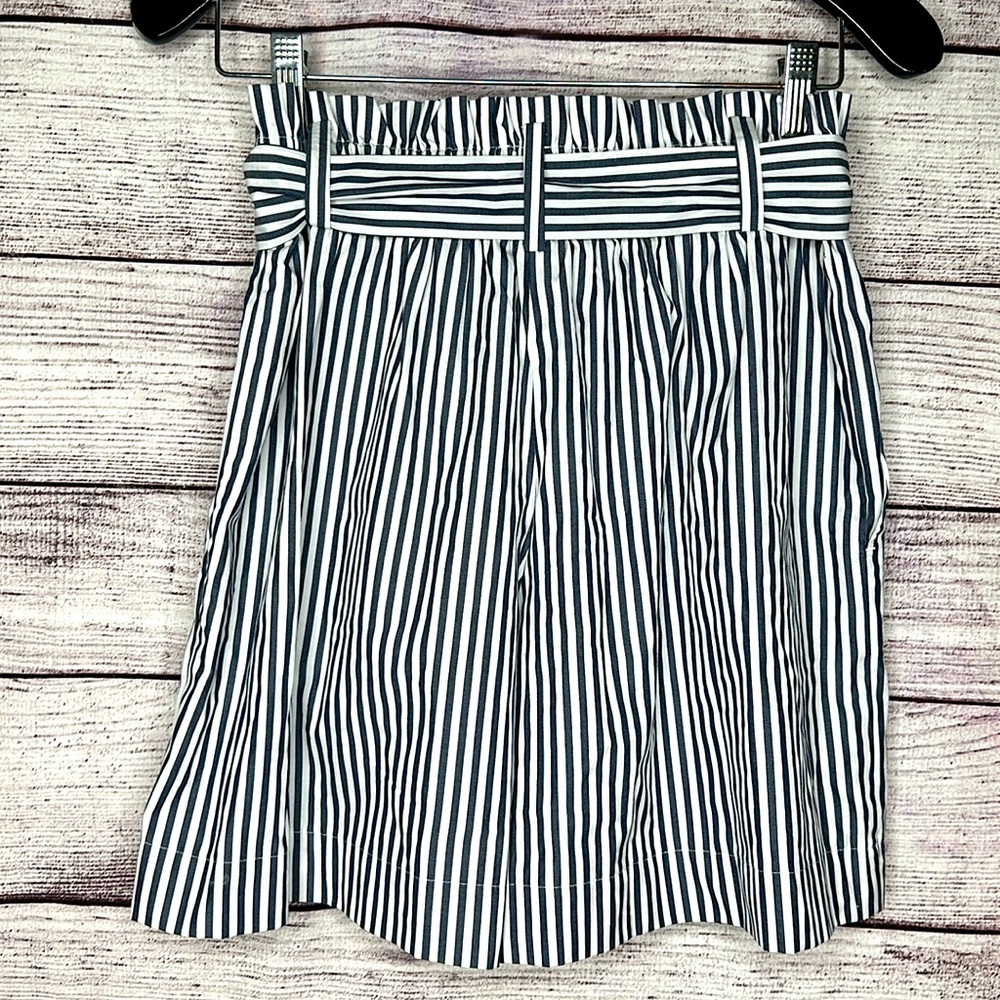 Michael Kors Navy Stripe Paper Bag Shorts NWOT Size 6 - Picture 6 of 12